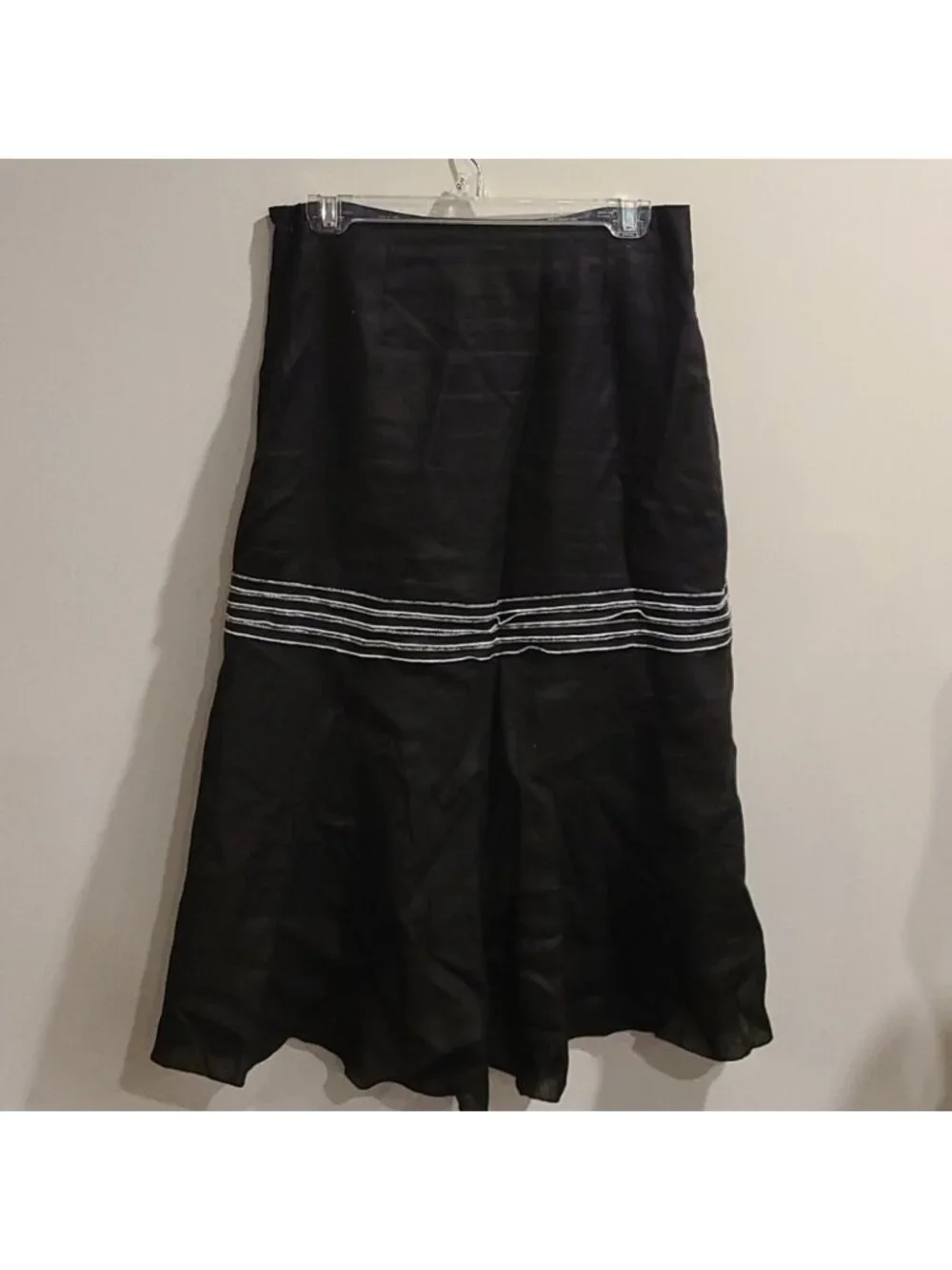 Simply JM linen skirt w/raised wht stitch pattern